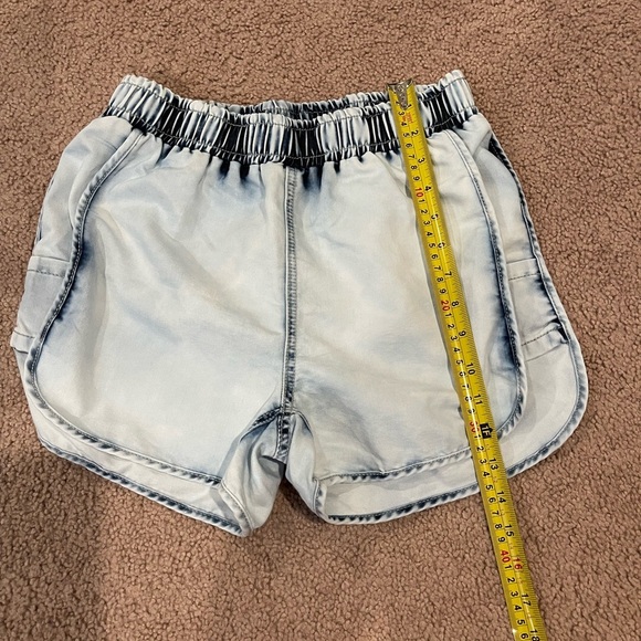 SHEIN Elastic Waist Dolphin Denim shorts - Picture 5 of 8